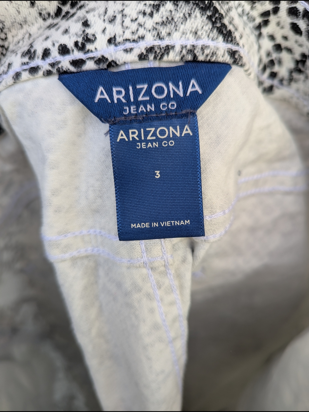 Arizona Jean Co Snakeskin Print Denim Mini Skirt Grey Black Baddie Size 3 Womens - Picture 3 of 8